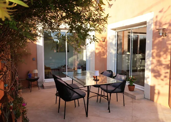 Art Deco - Piscine-wifi-parking * Maraussan